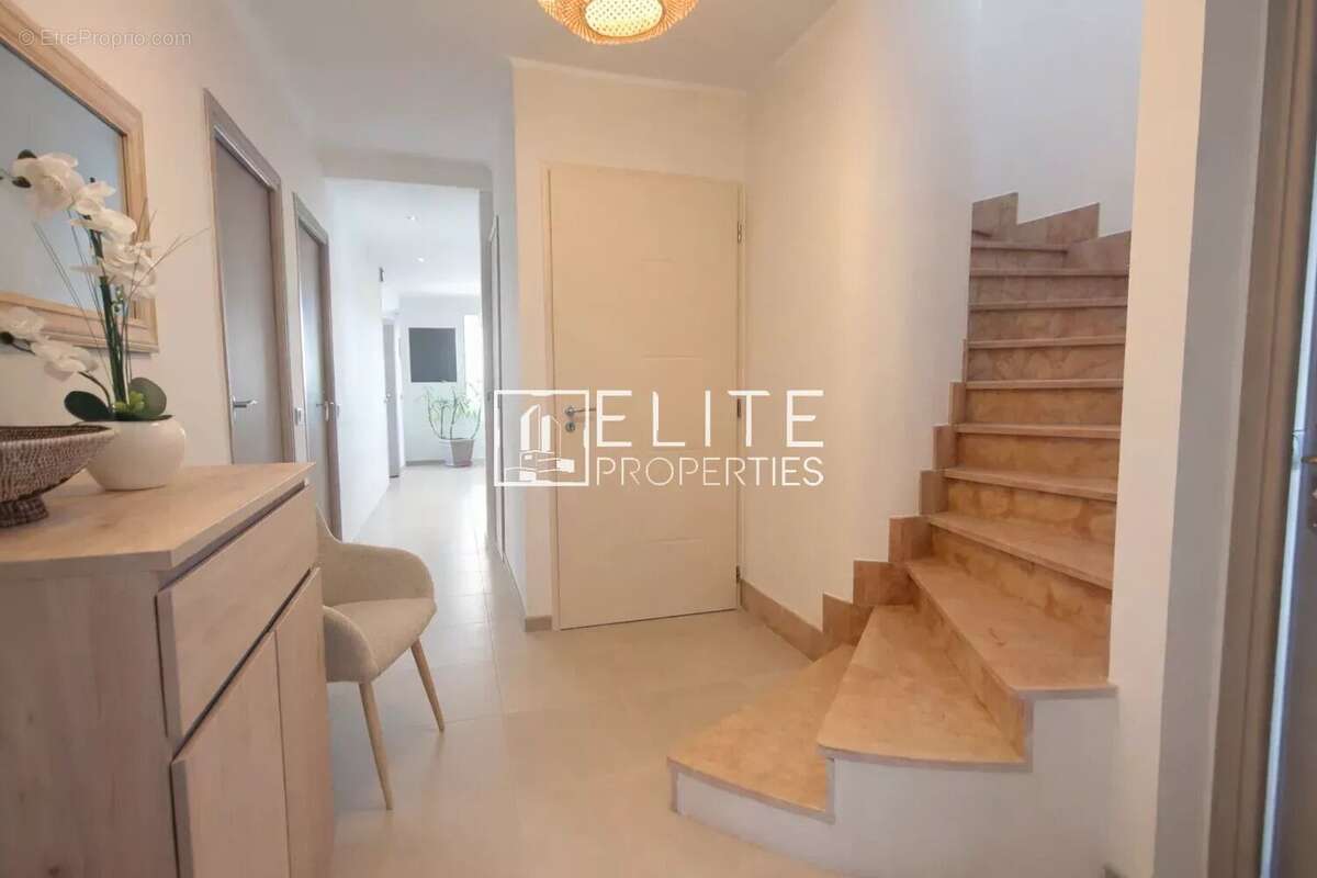 Appartement à VALLAURIS