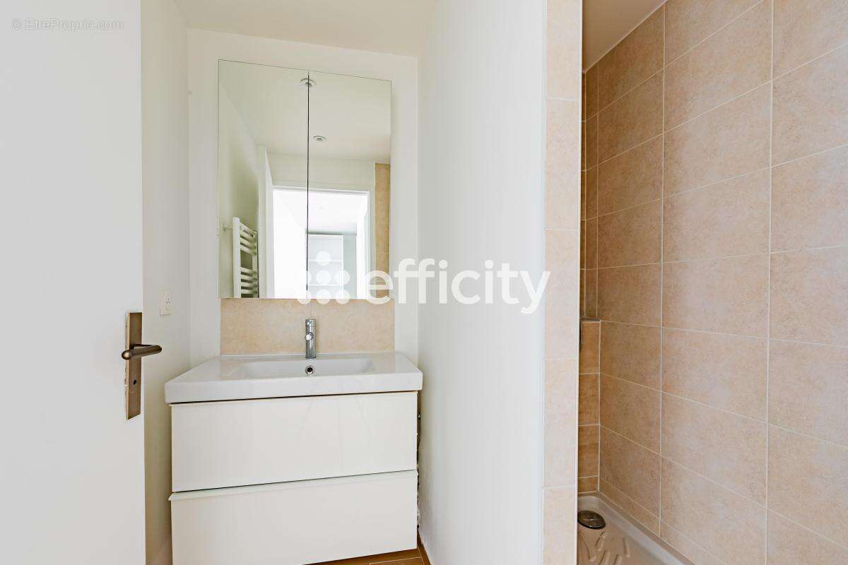 Appartement à LEVALLOIS-PERRET