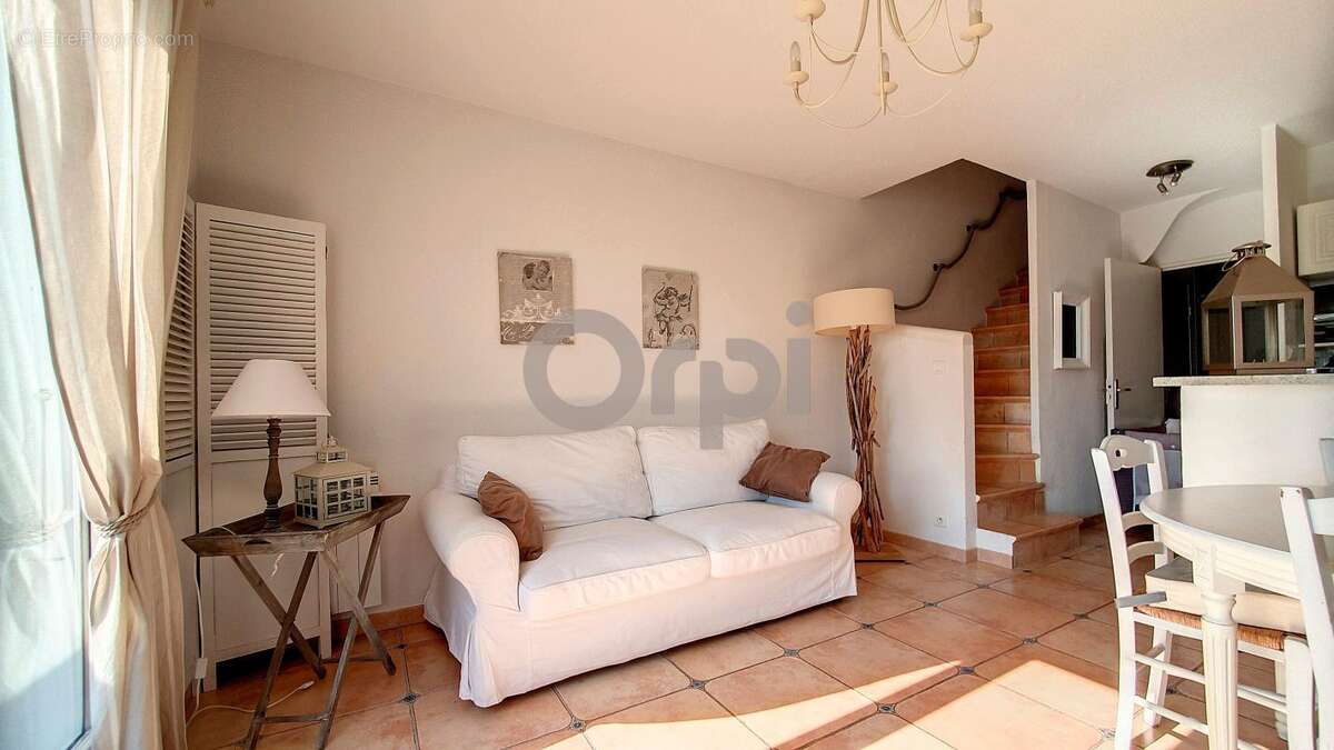 Maison à ROQUEBRUNE-SUR-ARGENS