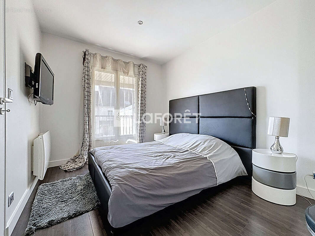 Exclusivité  - Maison rénovée 3 chambres avec cour  et bureaux indépendants - A proximité immédiate de MONSOULT - photo 8