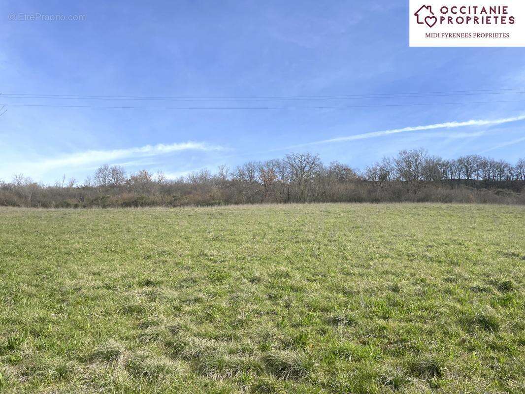 Terrain à LE FOSSAT
