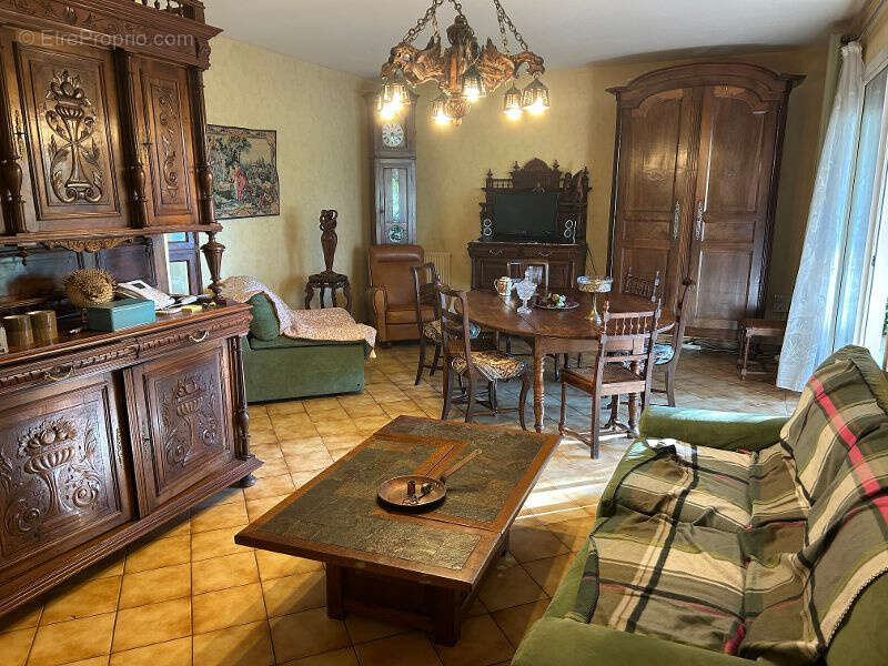 Maison à MOULIETS-ET-VILLEMARTIN