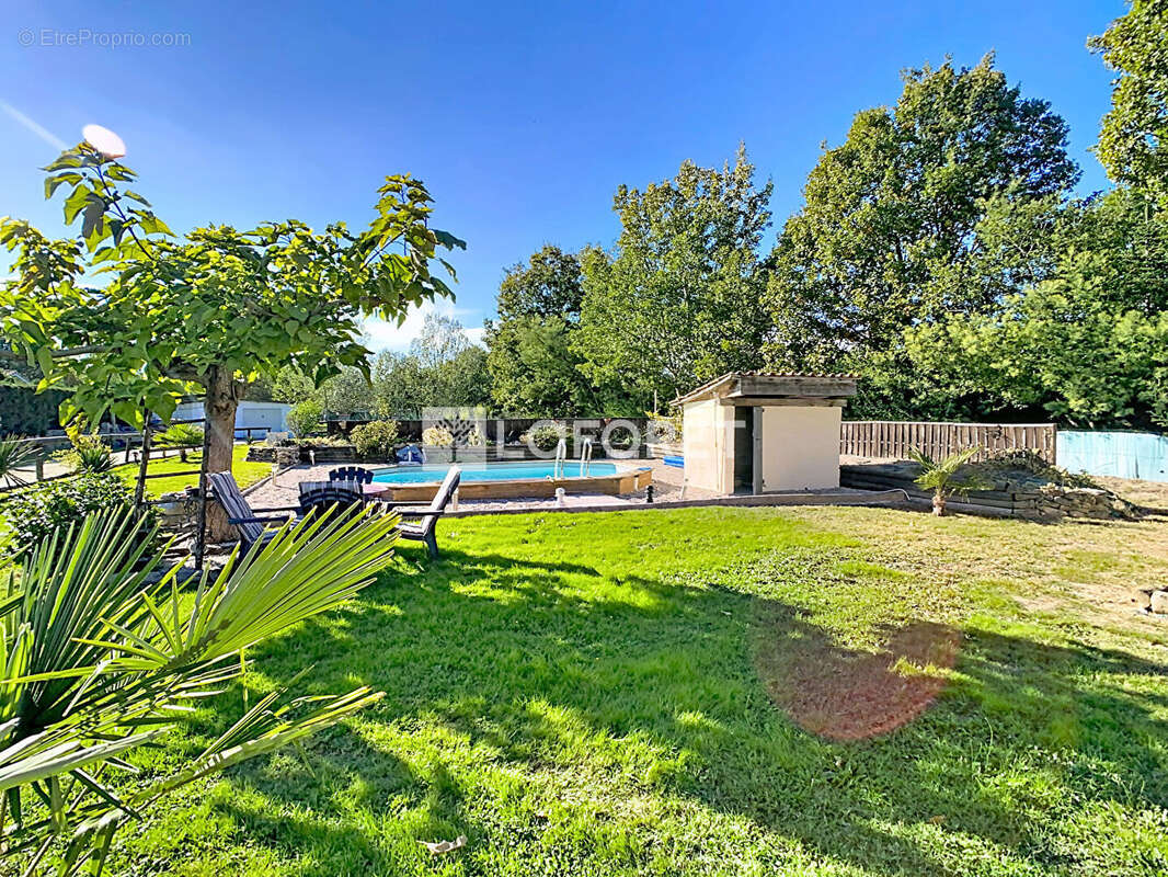 Maison à BARRY-D&#039;ISLEMADE