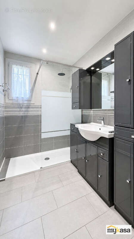Maison familiale T5 de 136 m² avec garage et terrain de 525 m² - photo 11