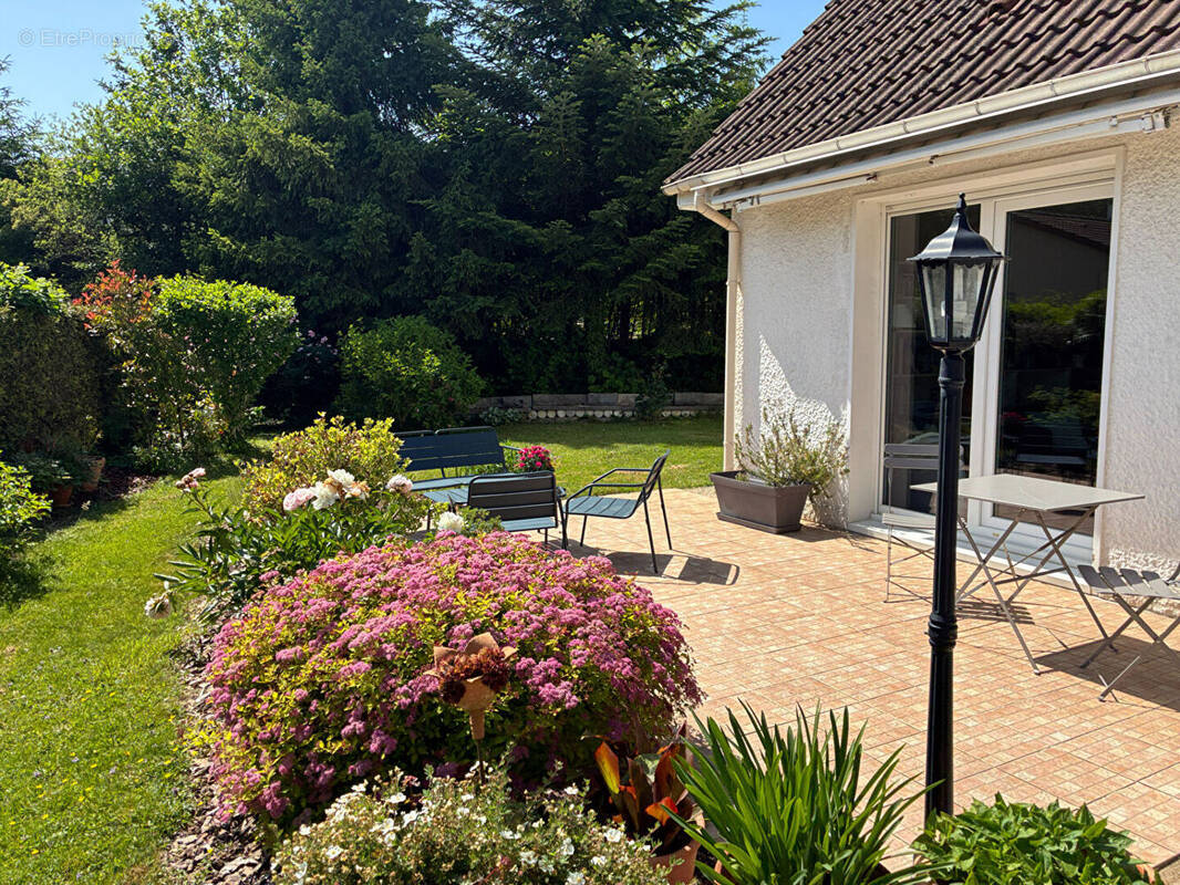 Maison à MISEREY-SALINES