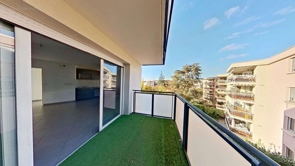 Appartement à TASSIN-LA-DEMI-LUNE