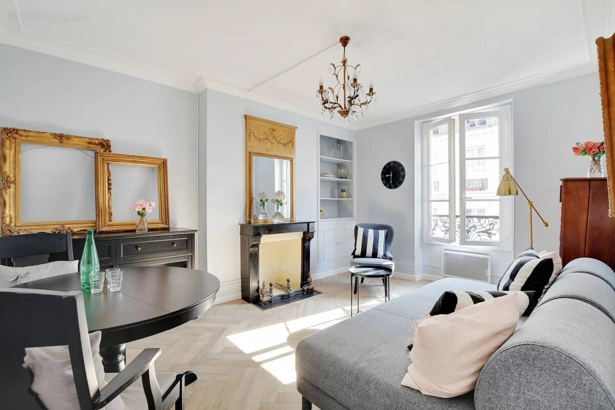 Appartement à PARIS-7E