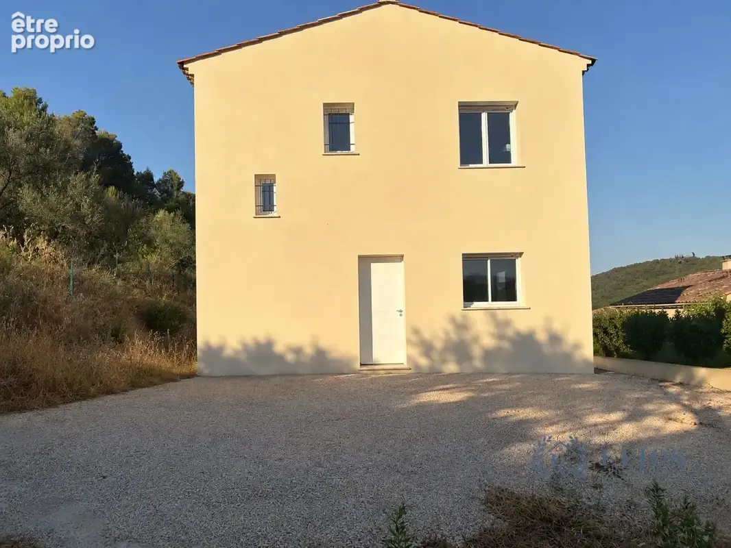 Maison à VINS-SUR-CARAMY