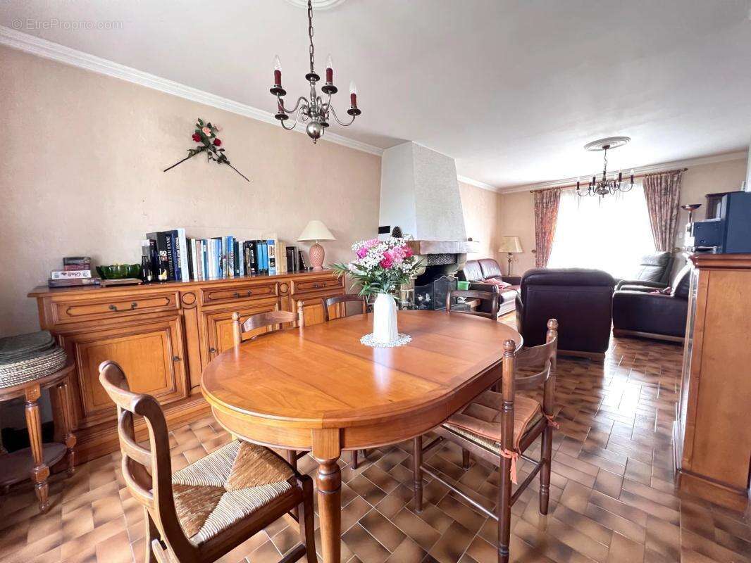 Maison à LES CLAYES-SOUS-BOIS