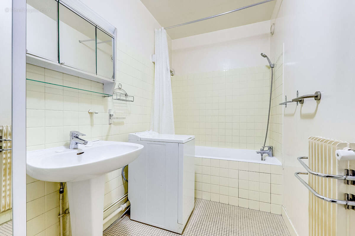 Appartement à PARIS-14E