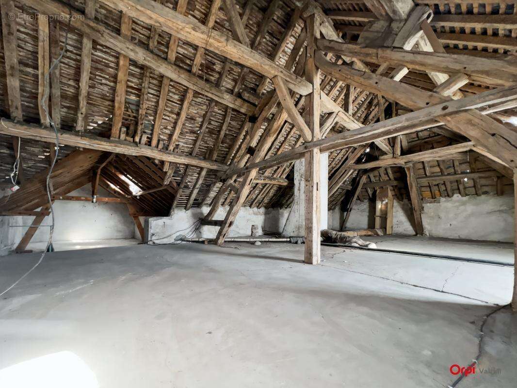 Maison à BINAS