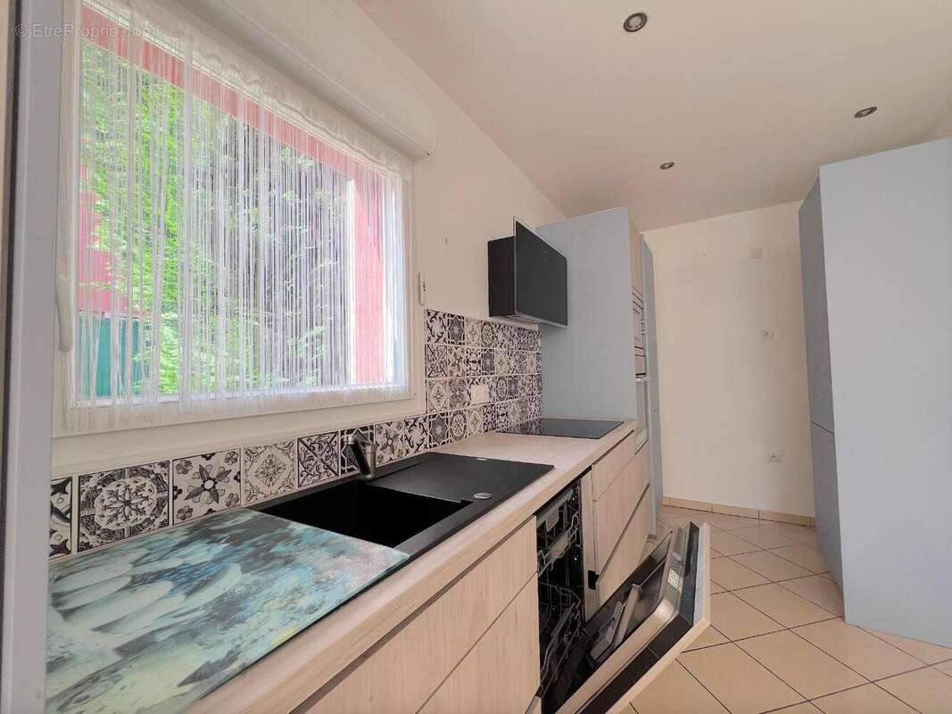   - Maison à DECINES-CHARPIEU