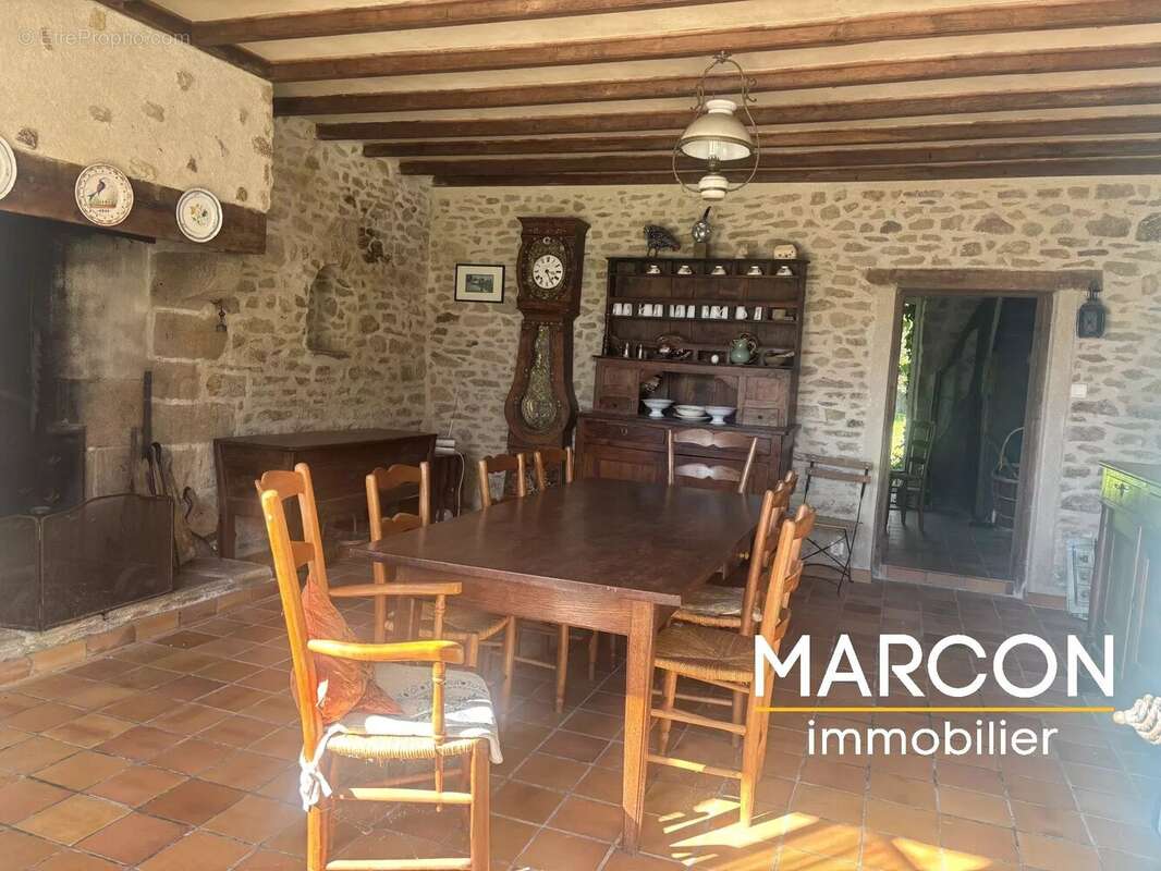 Maison à ARNAC-LA-POSTE