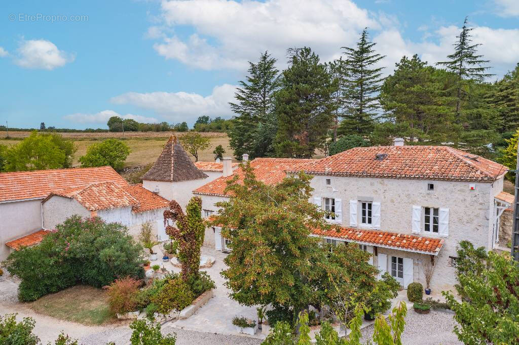 Maison à PUJOLS