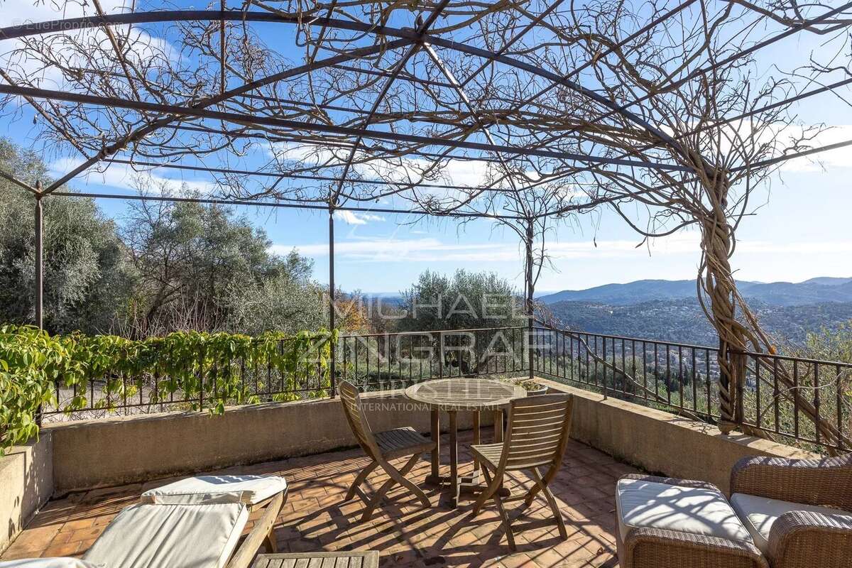 Elegante  Villa position dominante avec vue mer et oliveraie - photo 10