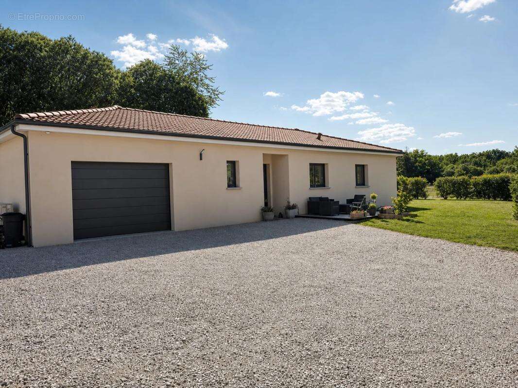 Maison à CHAMPNETERY