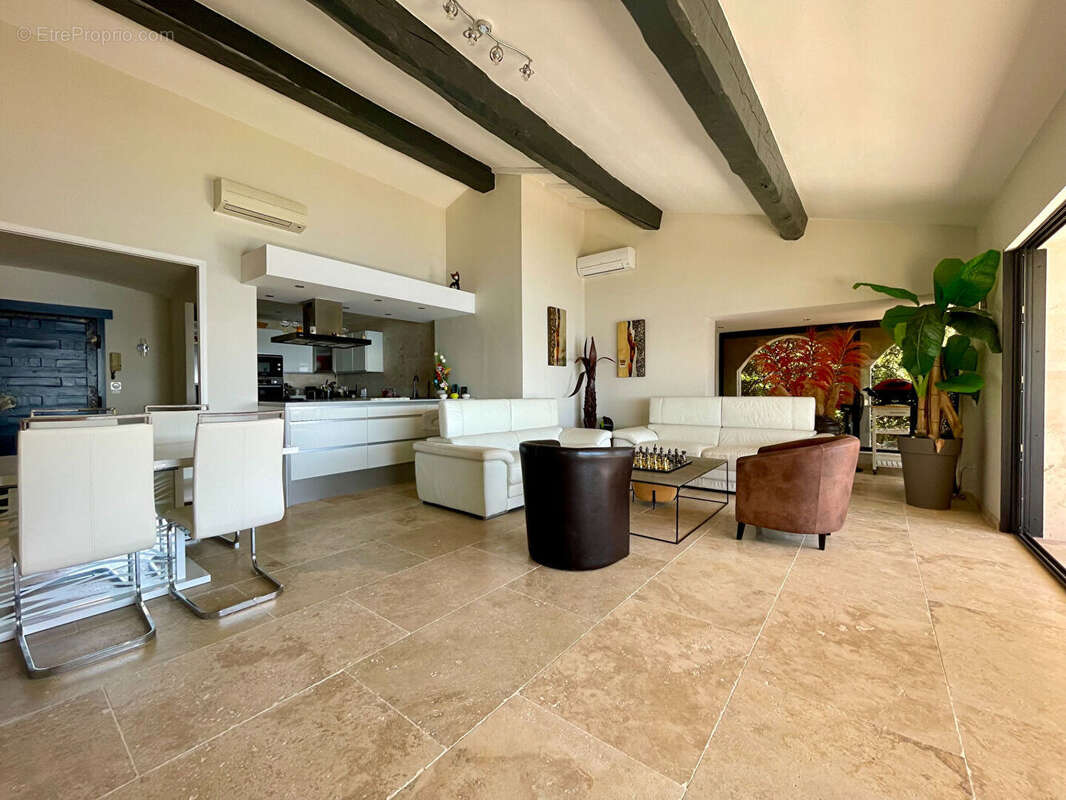 Maison Saint-Aygulf 7 pièce(s) 180 m2 - photo 4