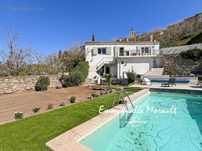 Maison à BAGNOLS-EN-FORET