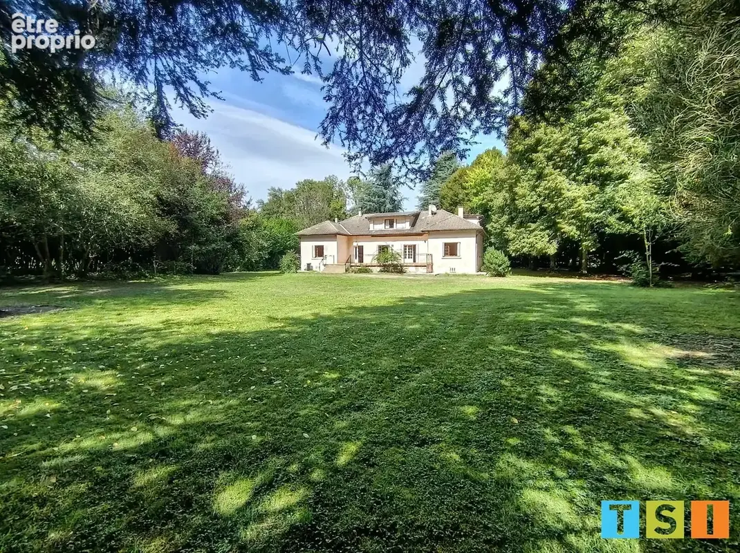 Vallée de la neste: grande maison cossue des années 70 sur un parc de 7743 m². - photo 2