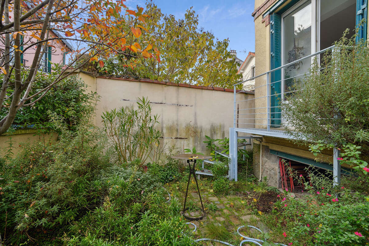 Appartement à LES LILAS