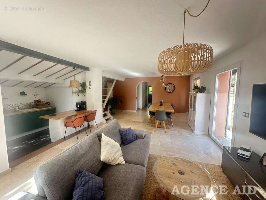 Maison à CUGES-LES-PINS