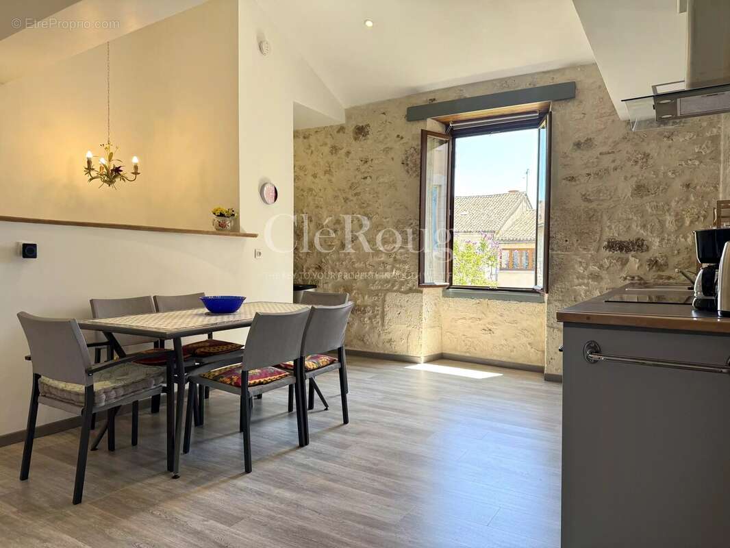 Eymet – Immeuble de rapport au cœur de la bastide avec maison, studio et local commercial - photo 4