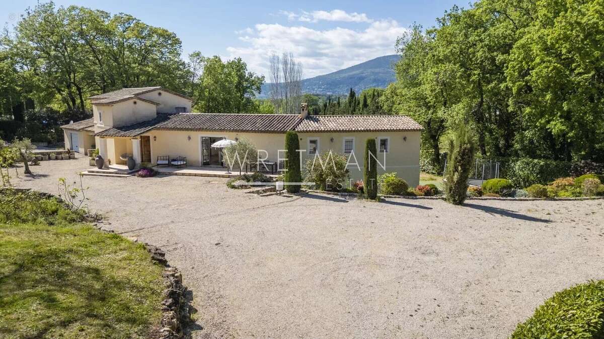 Maison à CHATEAUNEUF-GRASSE