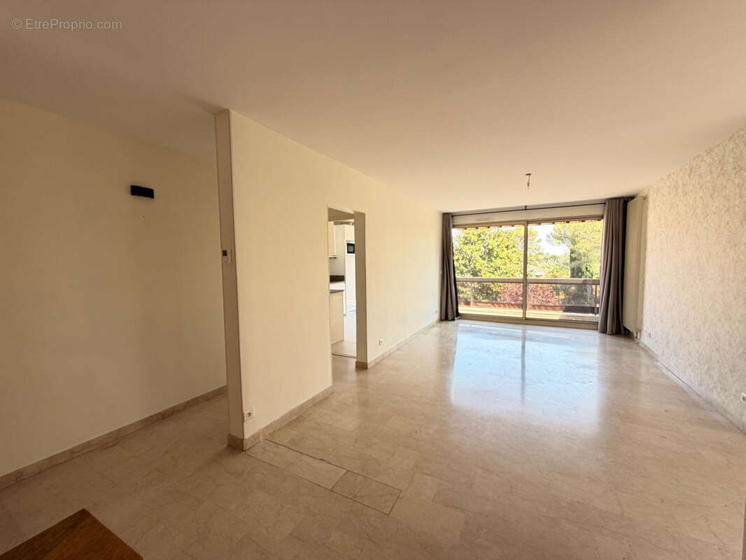 NIMES LA CIGALE Superbe appartement 5 pièces de 117 m2 avec terrasses, piscine, tennis - photo 4