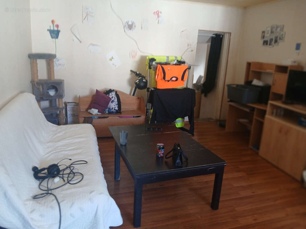 Appartement à JOUY-LE-CHATEL