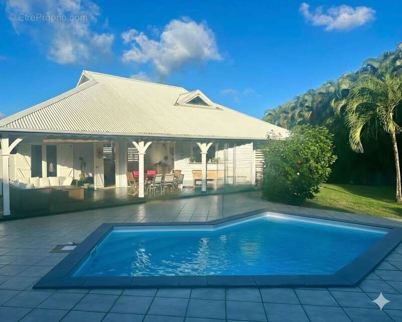 Maison à BAIE-MAHAULT