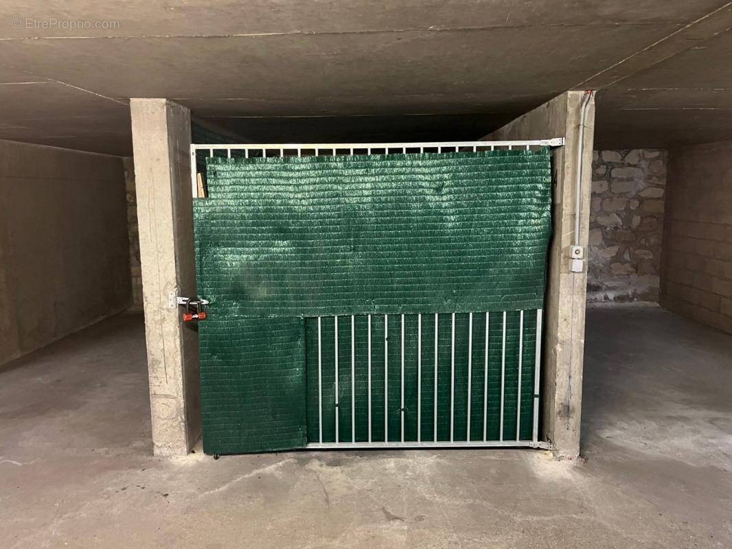 Parking à PARIS-10E