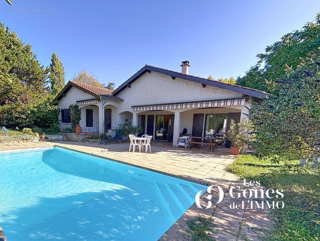 Maison à SAINT-GENIS-LES-OLLIERES