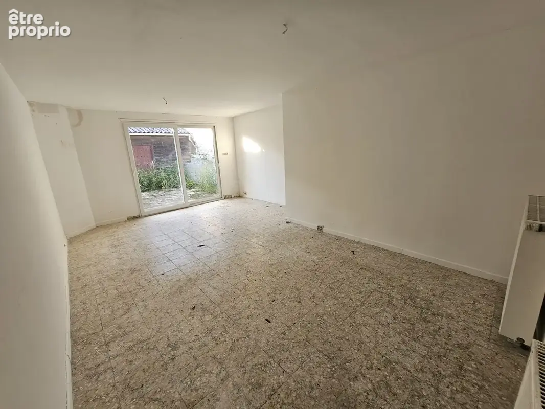NOUVEAU ! Grande maison de 258m2 avec un large séjour lumineux de plus de 100m2, 4 chambres et un immense jard - photo 5