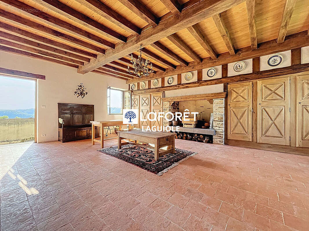 Maison à LACROIX-BARREZ