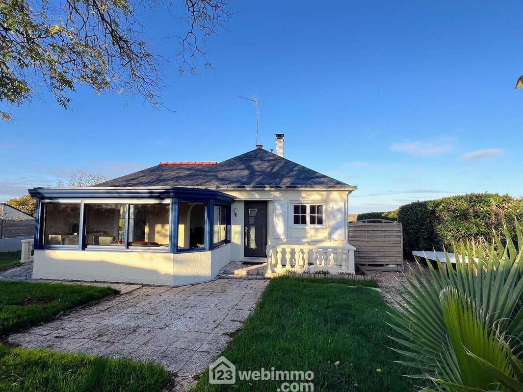 Maison de 109 m² avec 3 chambres au rez-de-chaussée... - Maison à MURS-ERIGNE