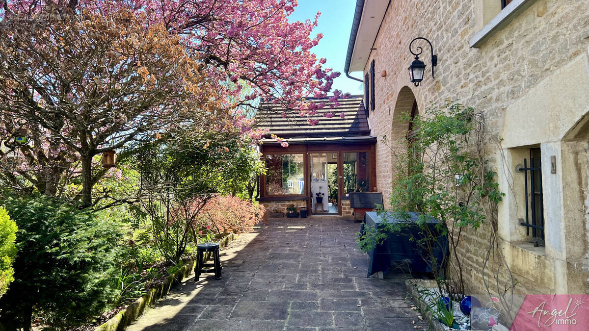 Maison à LOUVATANGE