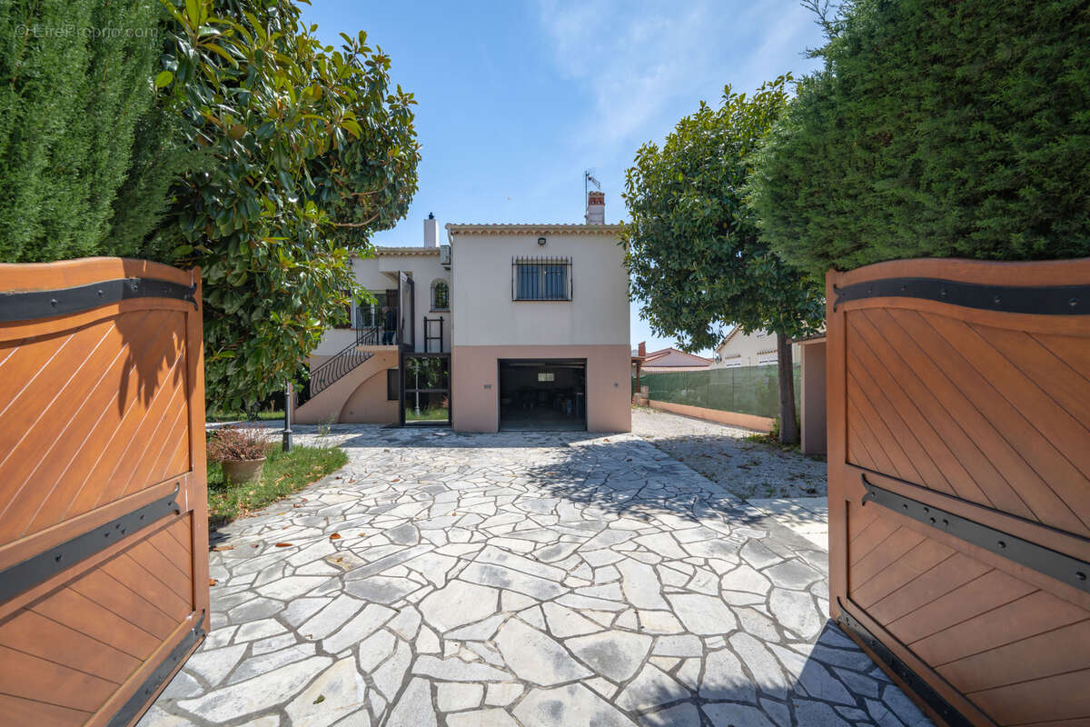 Rare à Mandelieu : maison 124 m2 avec studio, ascenseur et garage de 58 m2 - photo 13
