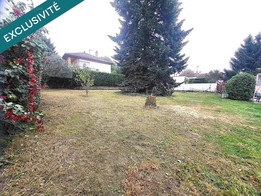 Photo 1 - Terrain à BRON
