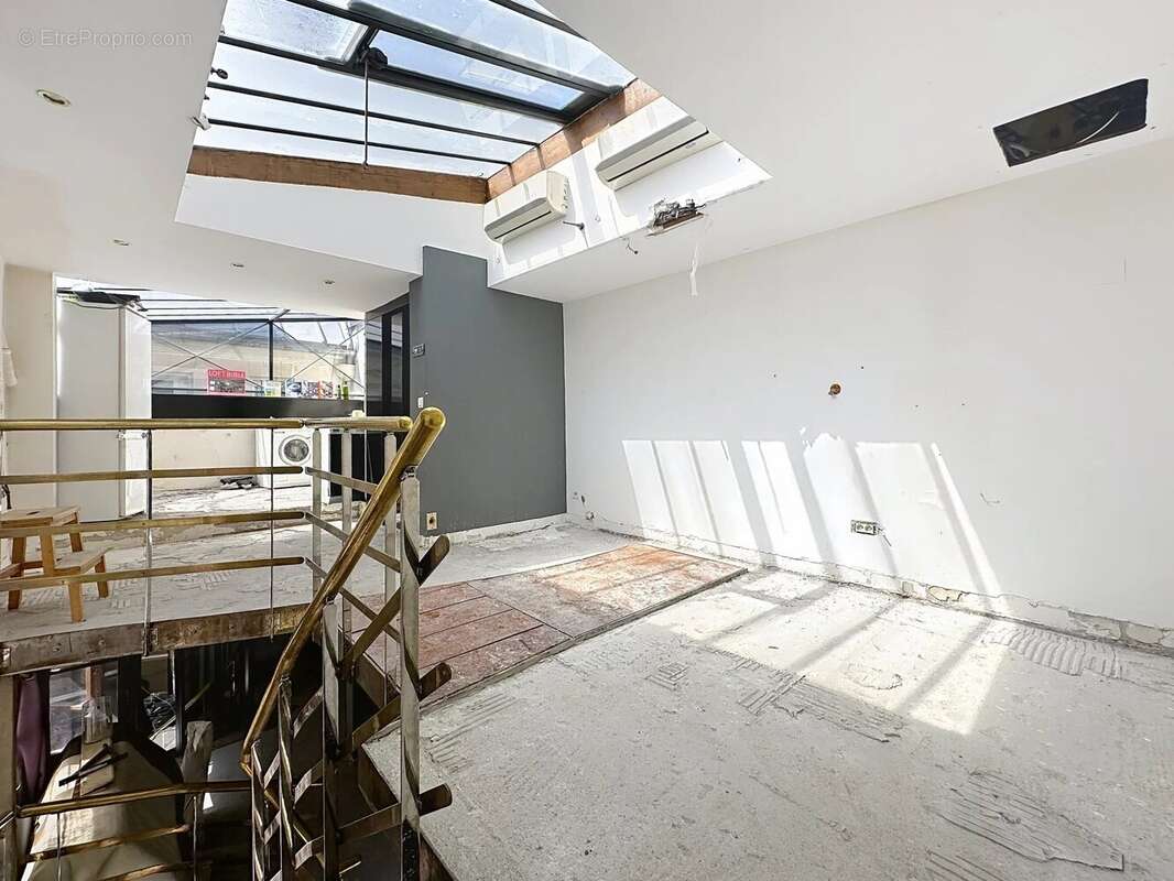 Commerce à PARIS-6E