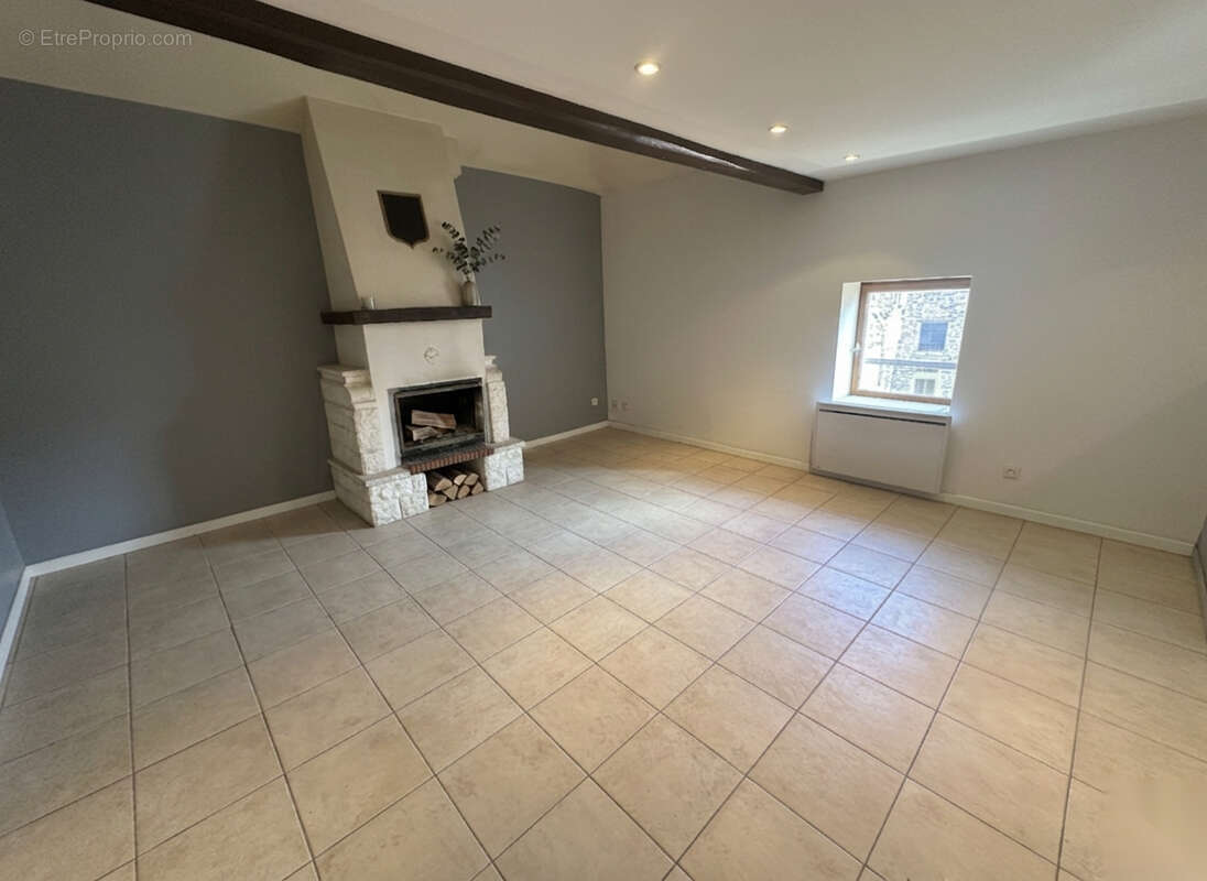 Appartement à AMPLEPUIS
