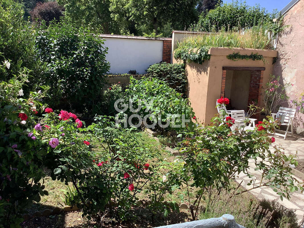 Maison de caractère entièrement rénovée avec jardin, dépendance et garage. Vieux Village d'Aubergenville - photo 3