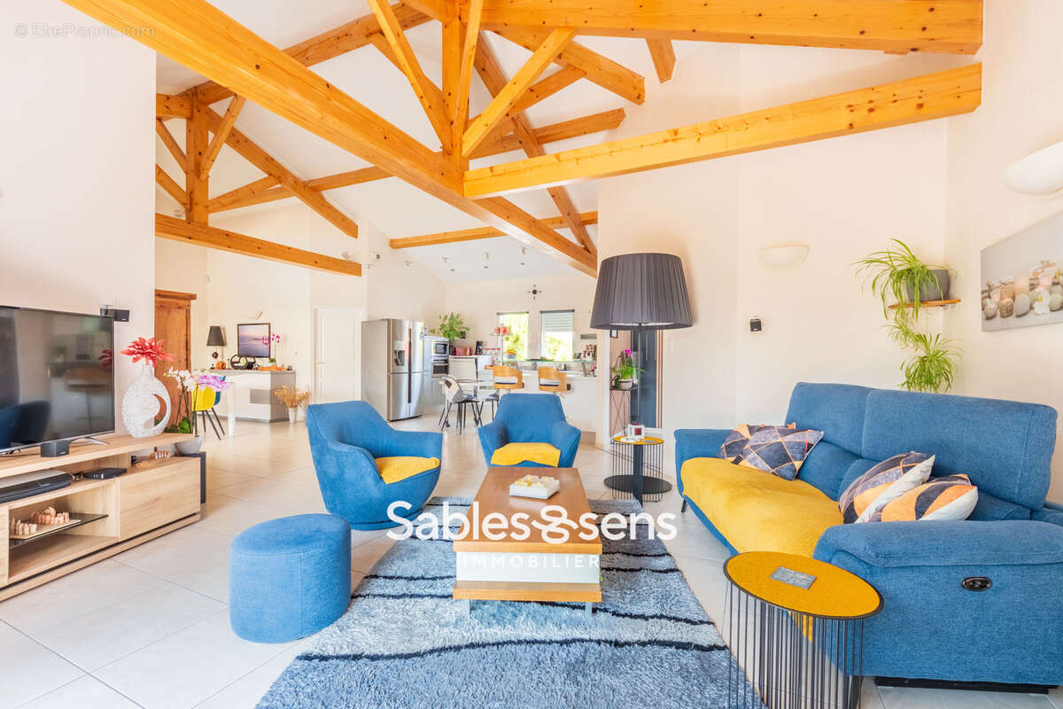 Maison T5 de plain pied avec piscine sur la commune de Chantonnay - photo 3