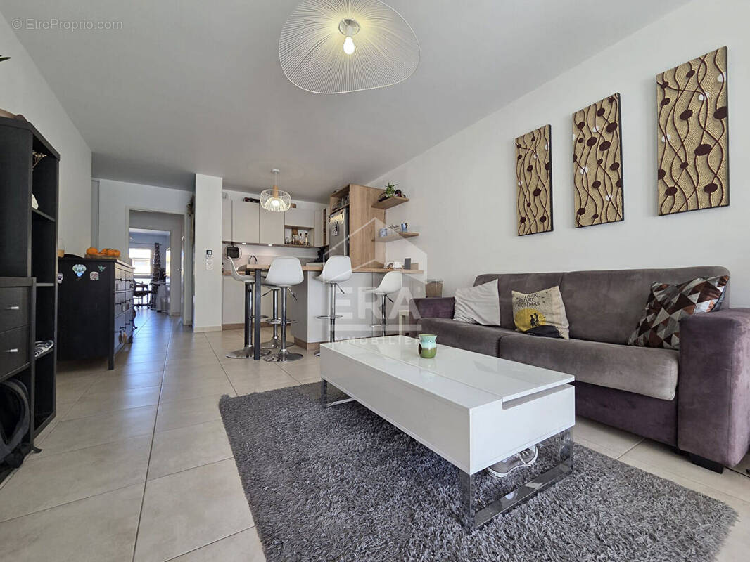 Appartement à SAINT-LAURENT-DU-VAR