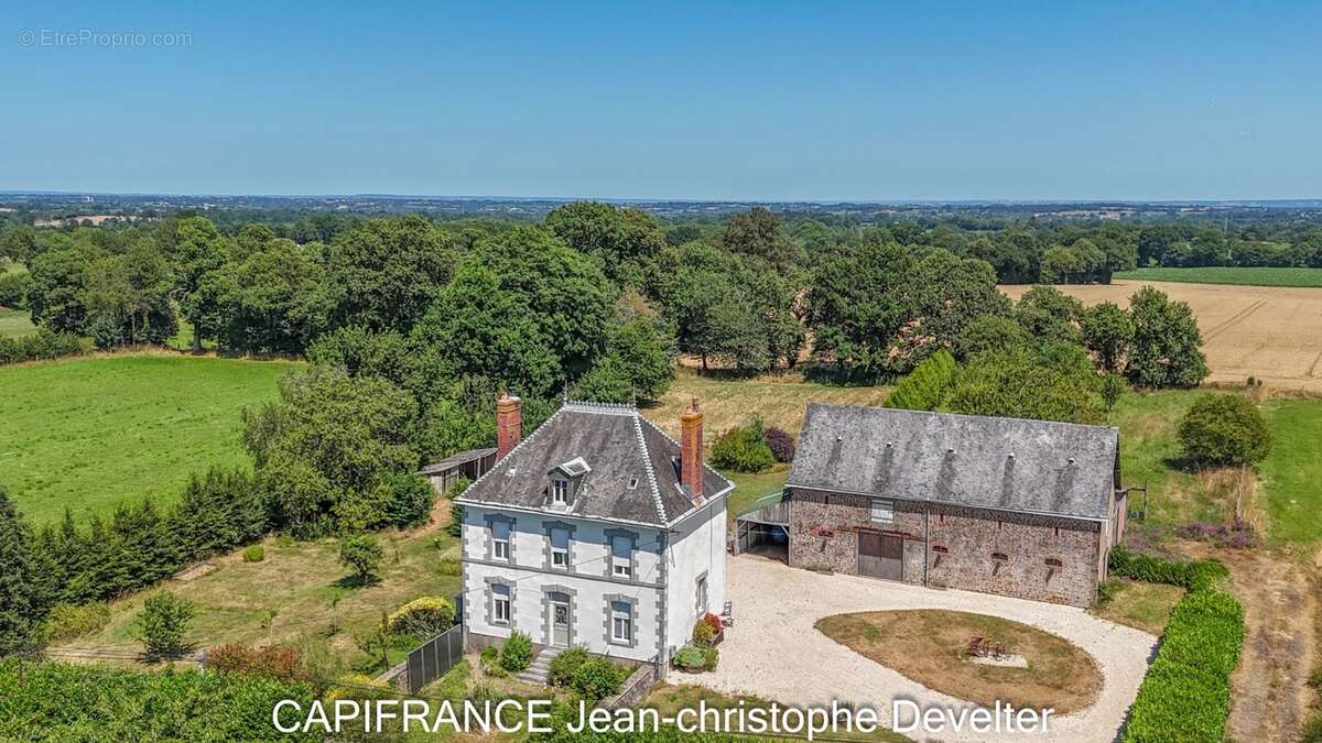 Maison bourgeoise à vendre 4 chambres SAINT DENIS DE GASTINES (53) sur terrain de 5 400 m2 - photo 2