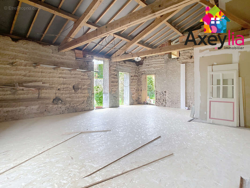 A vendre - cuinzier - plateau à aménager en duplex avec terrasse et jardin - belle opportunité - photo 2