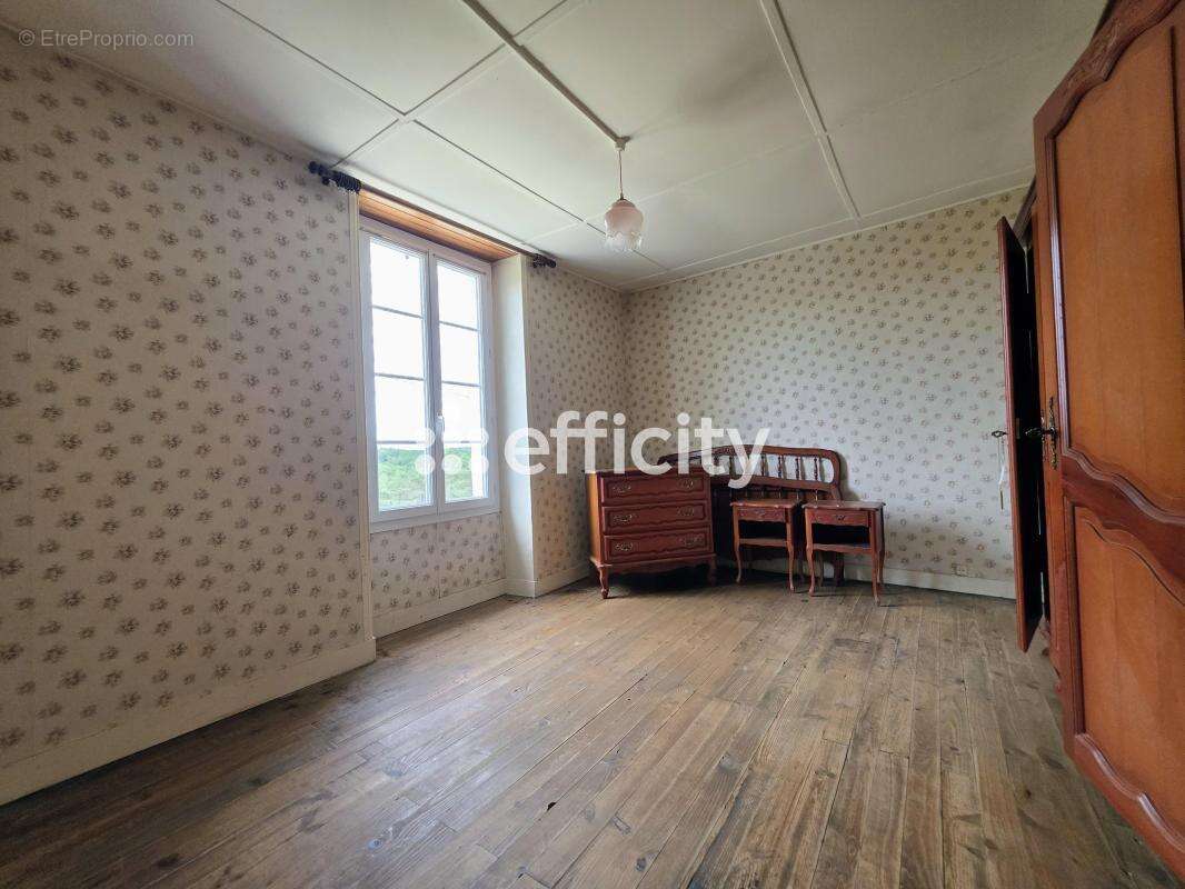 Maison 66 m² à Bussac  - photo 4
