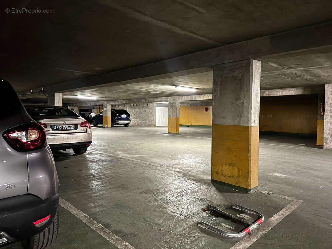 Parking à CLICHY