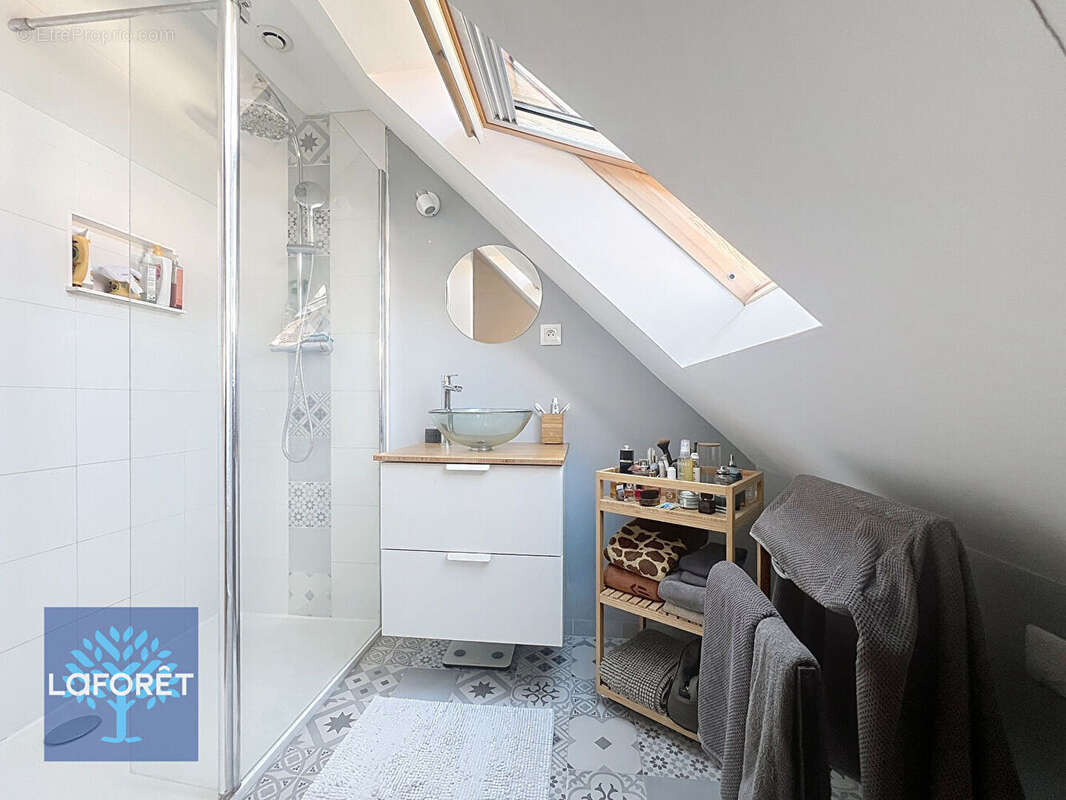 Maison à LE COUDRAY-MONTCEAUX