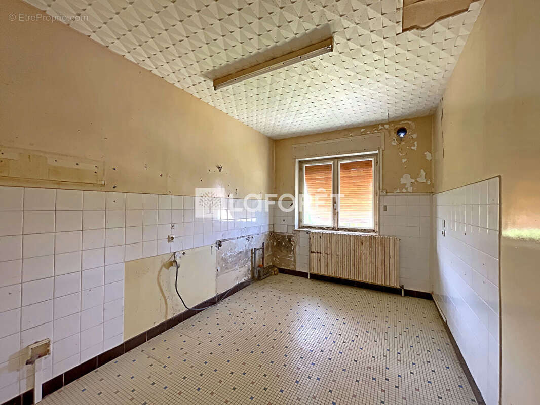 Maison à SAINT-DENIS-LES-BOURG