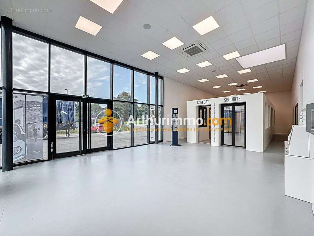 Commerce à VAULX-MILIEU